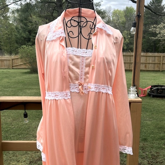 Exquisite Vintage With Lace Trim Peignoir Set - Picture 7 of 13